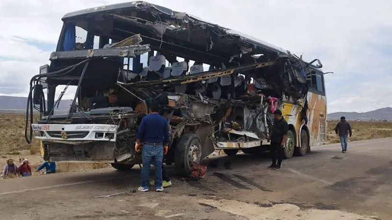 বলিভিয়ায় দুই বাসের সংঘর্ষে নিহত অন্তত ৩৭, বেঁচে গেলেন দুই চালক